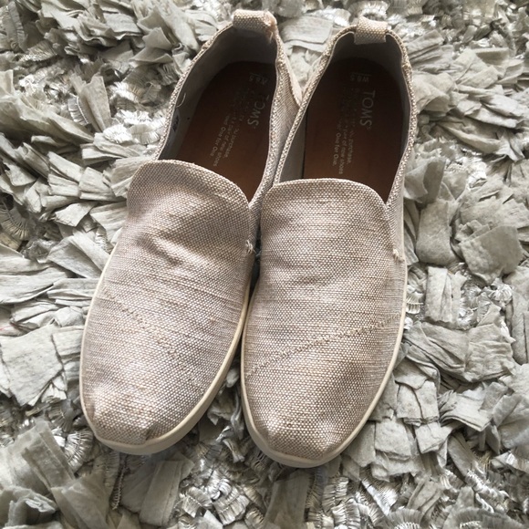 cream colored toms